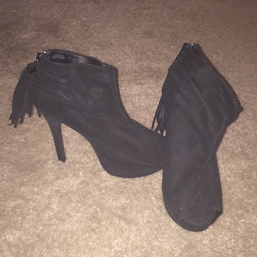 Rock and republic peep toe heel booties never worn